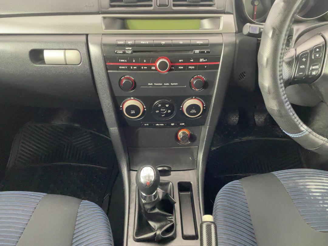 Photo '18' of Mazda Axela