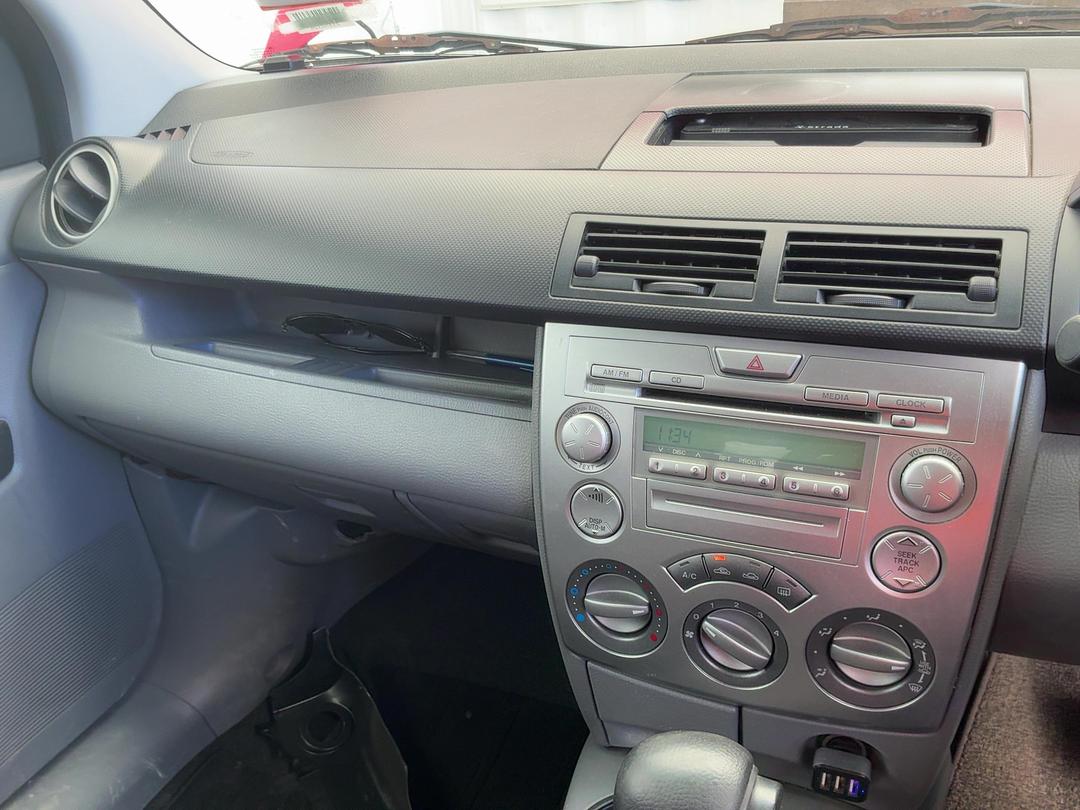 Photo '19' of Mazda Demio Photo '19' of Mazda Demio