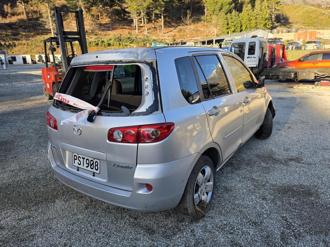Photo '6' of Mazda Demio Photo '6' of Mazda Demio