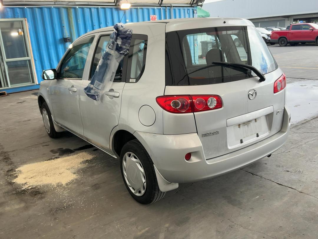 Photo '4' of Mazda Demio