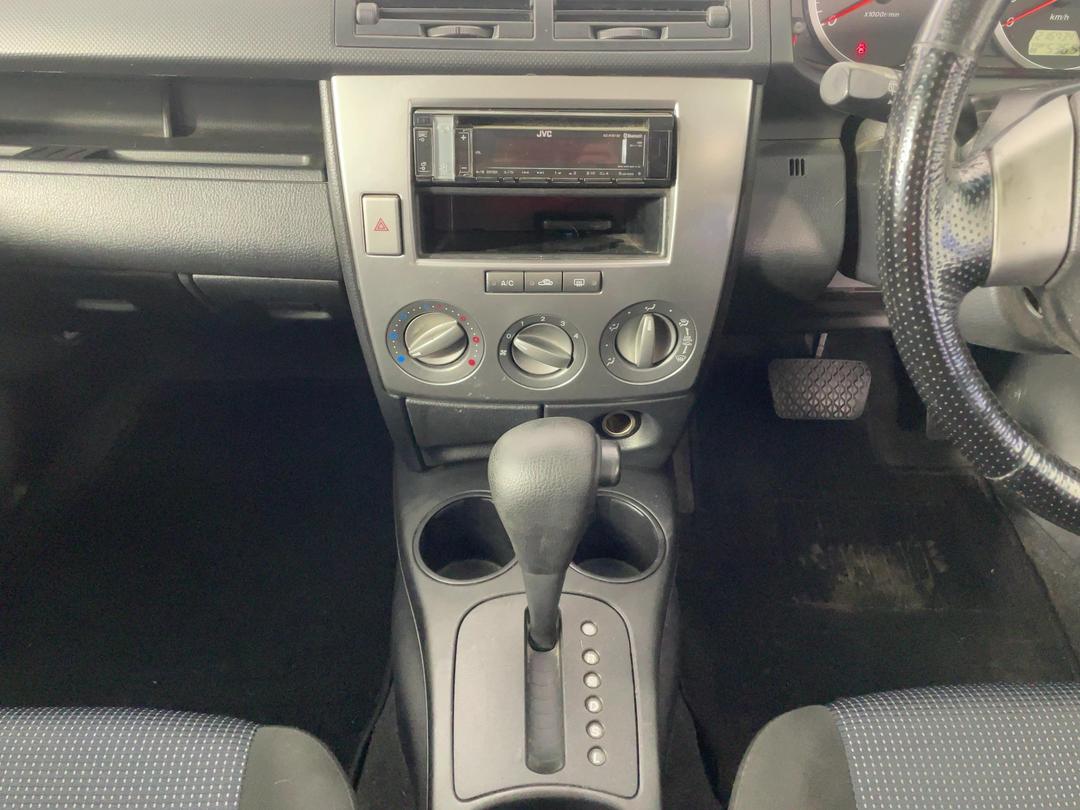 Photo '18' of Mazda Demio