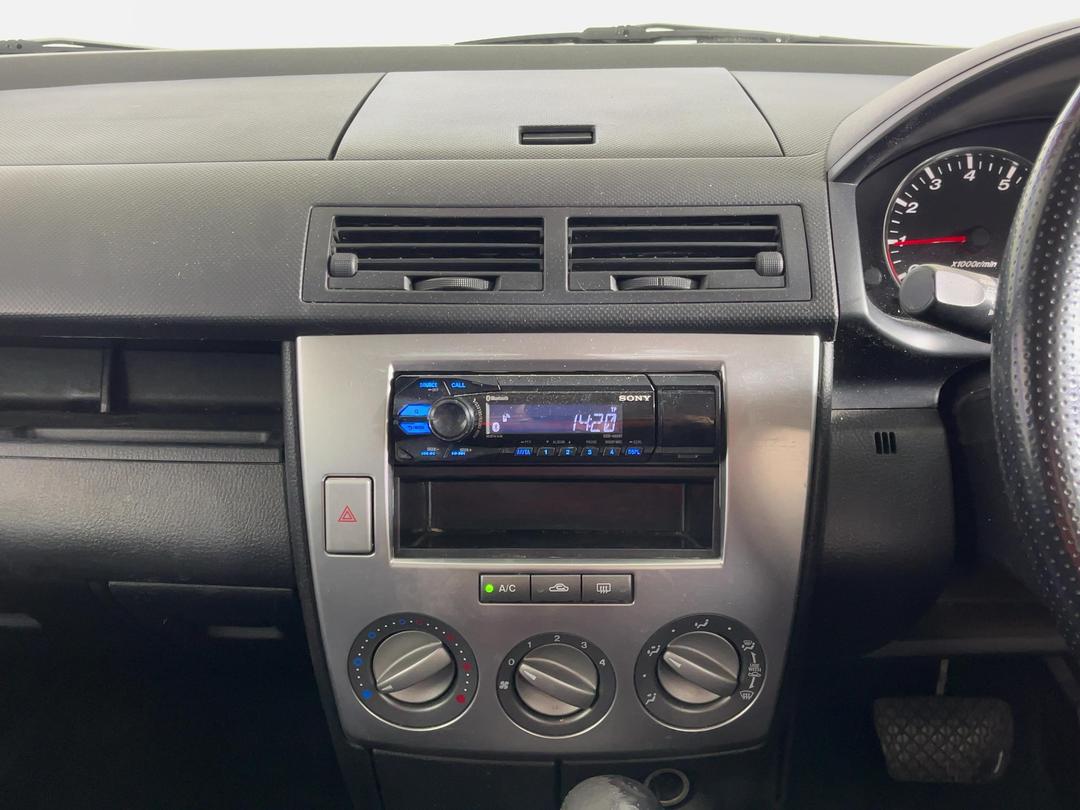 Photo '16' of Mazda Demio