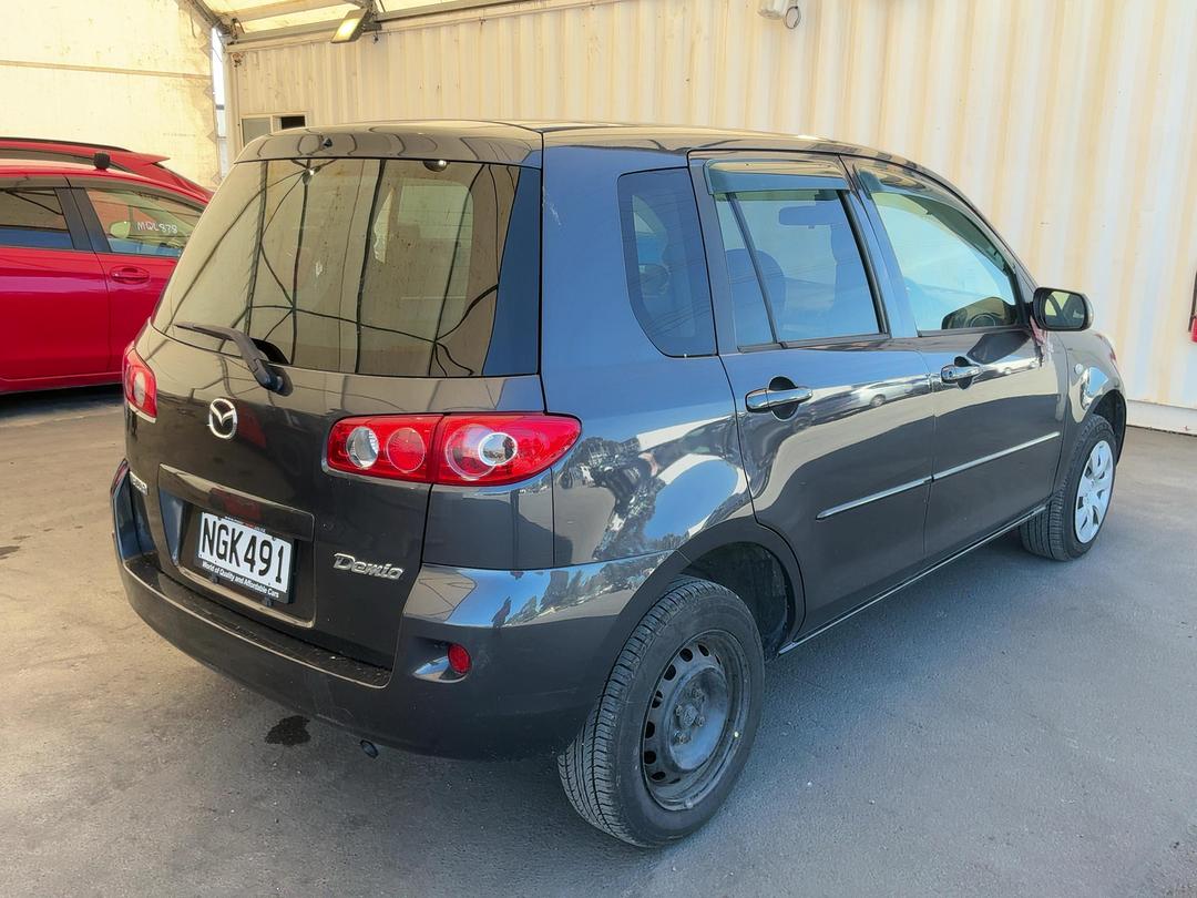 Photo '3' of Mazda Demio Photo '3' of Mazda Demio