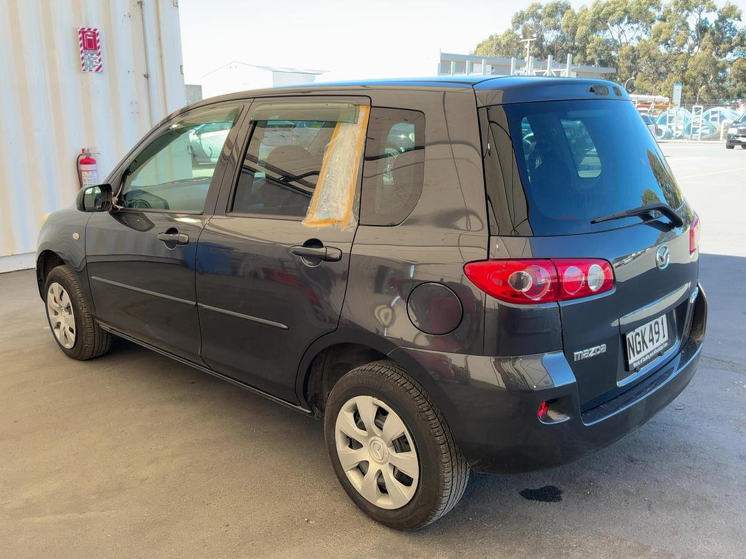 Photo '4' of Mazda Demio Photo '4' of Mazda Demio