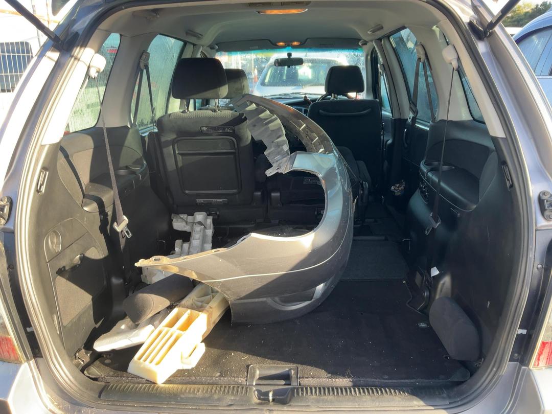 Photo '6' of Mazda MPV