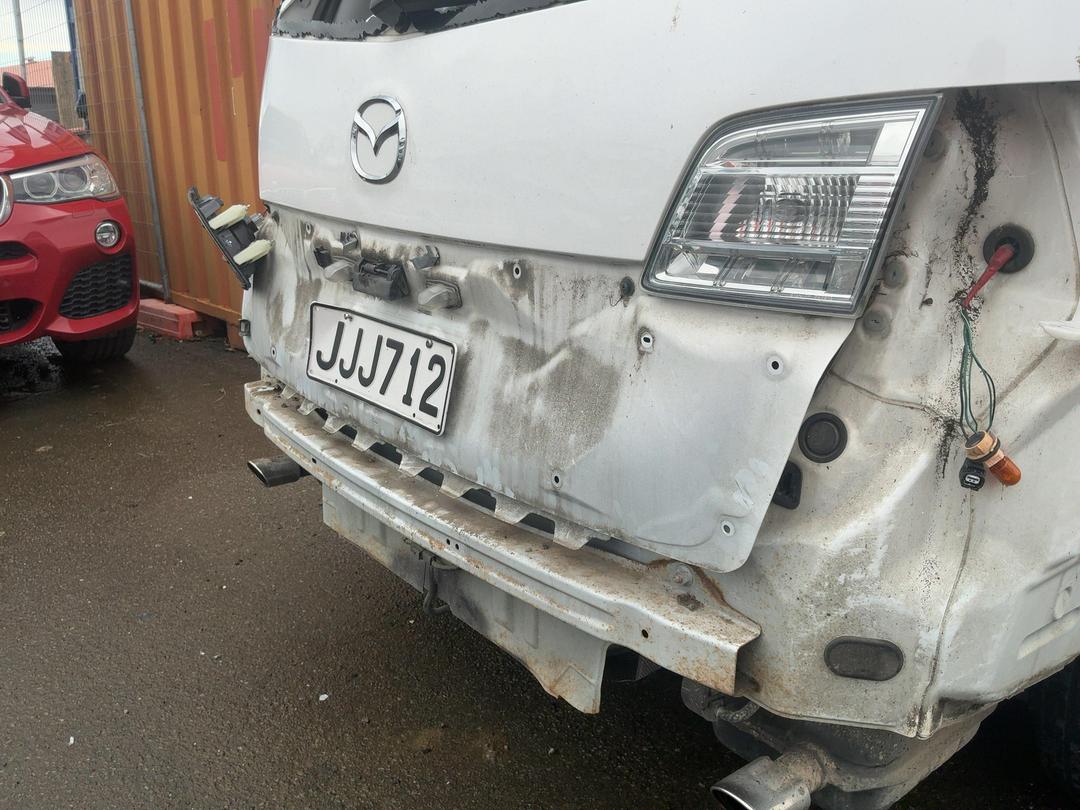 Photo '9' of Mazda MPV 23S