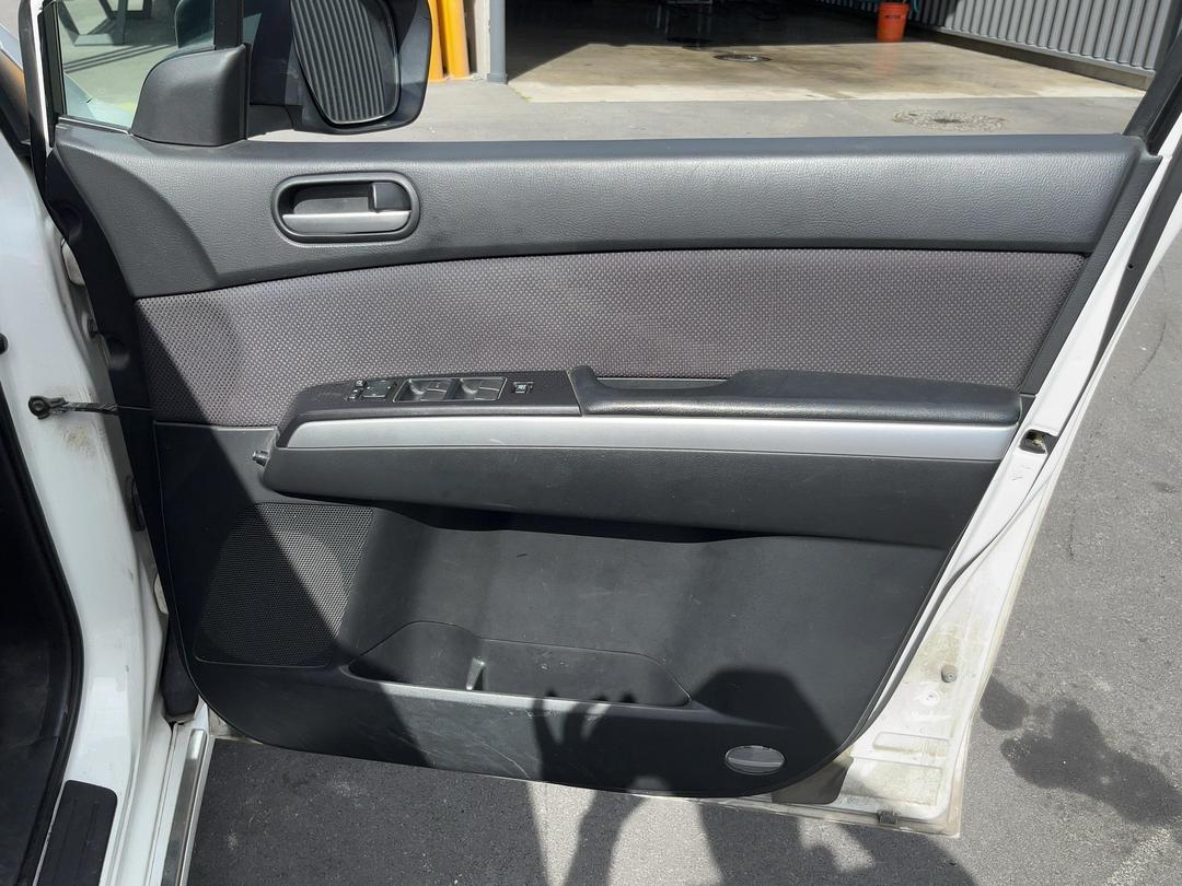 Photo '13' of Mazda MPV Photo '13' of Mazda MPV