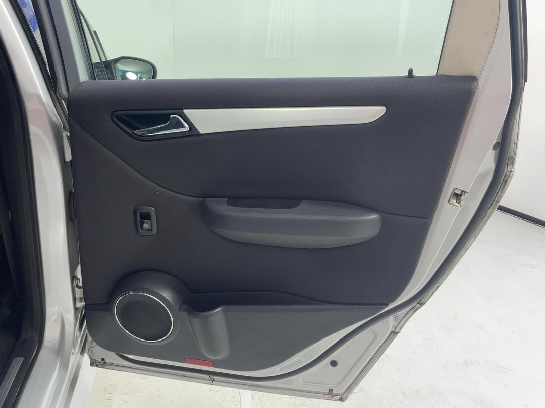 Photo '17' of Mercedes-Benz B-Class B200 CDI Photo '17' of Mercedes-Benz B-Class B200 CDI