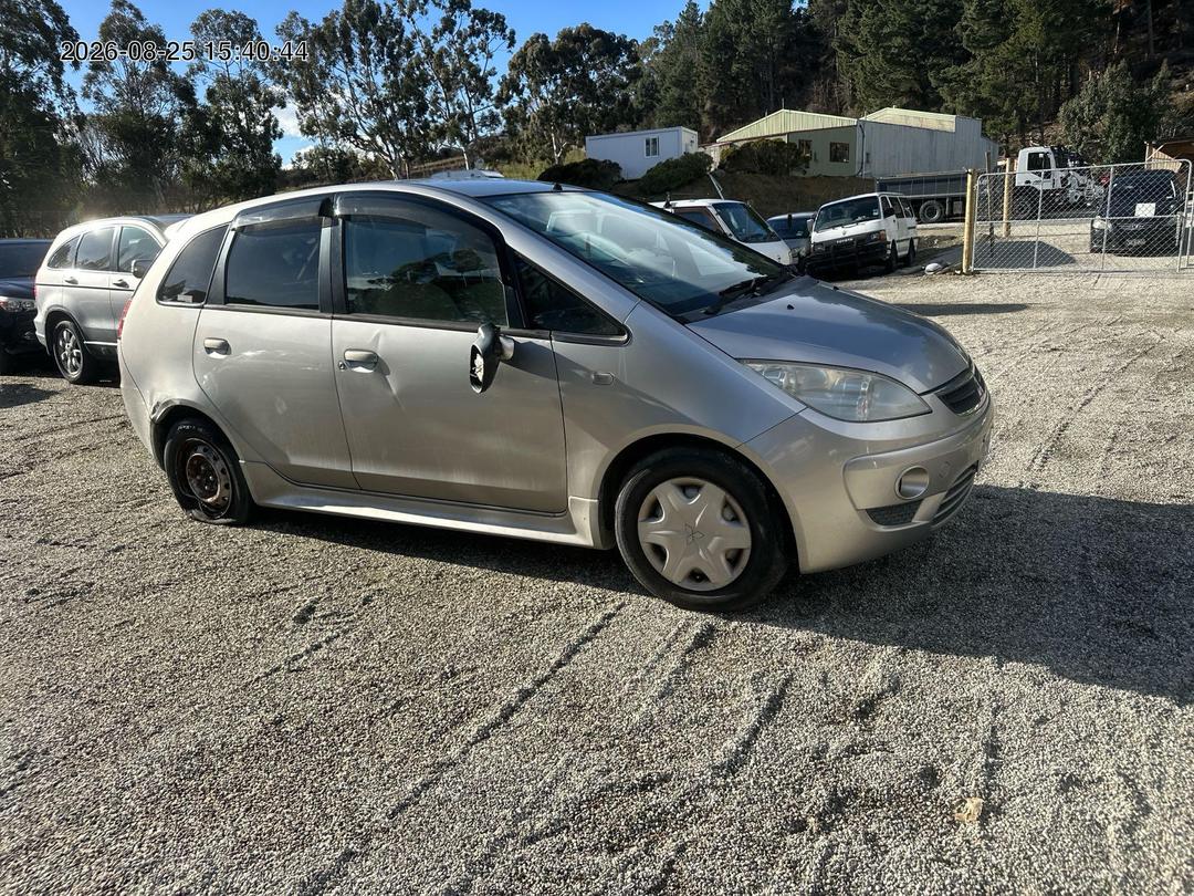 Photo '8' of Mitsubishi Colt Photo '8' of Mitsubishi Colt