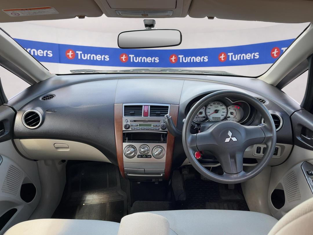Photo '15' of Mitsubishi Colt Photo '15' of Mitsubishi Colt