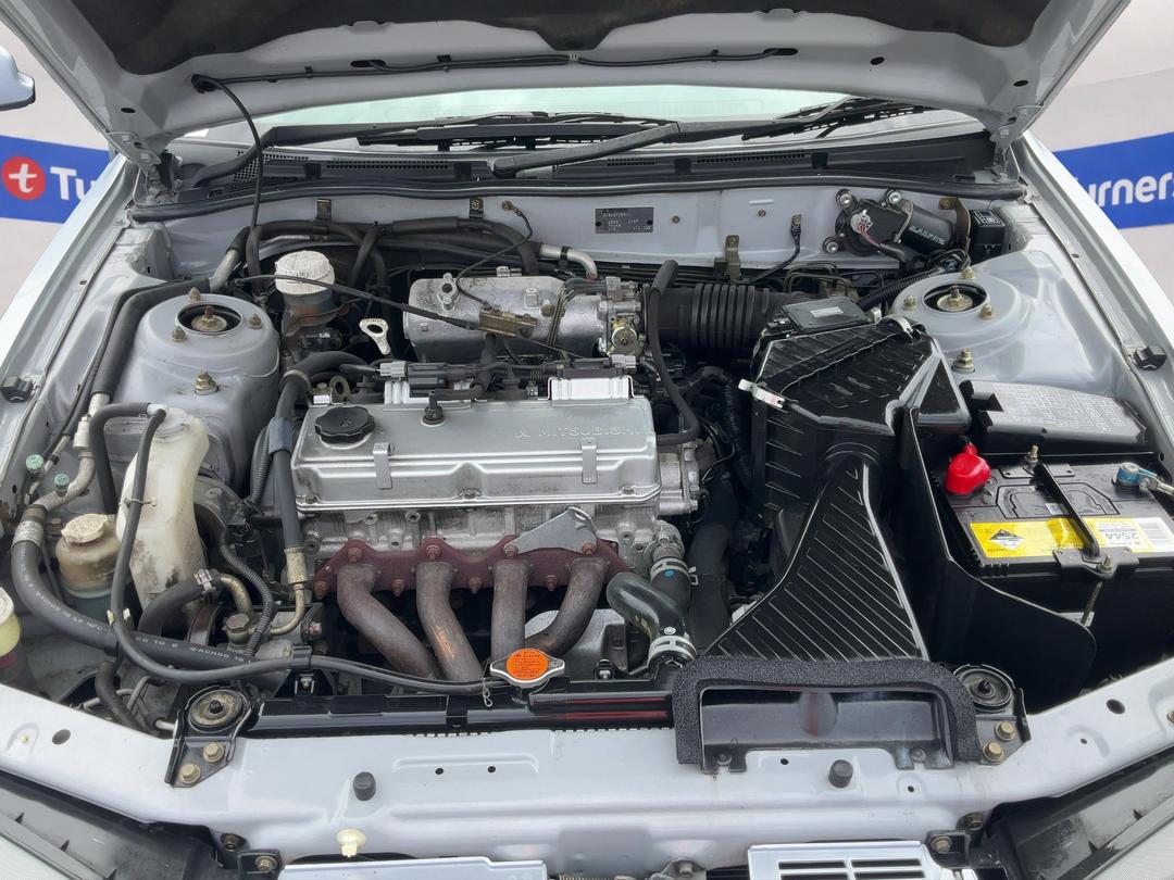 Photo '13' of Mitsubishi Galant