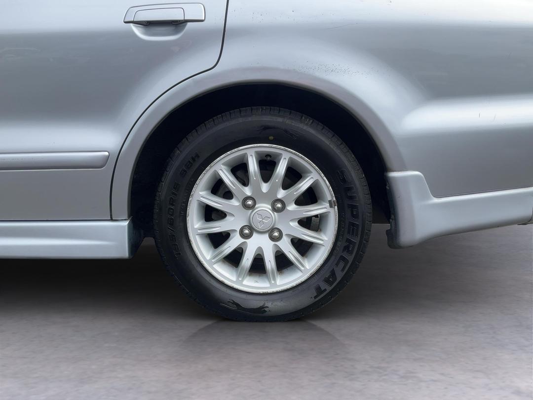 Photo '11' of Mitsubishi Galant