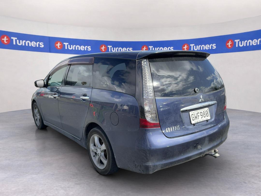 Photo '4' of Mitsubishi Grandis