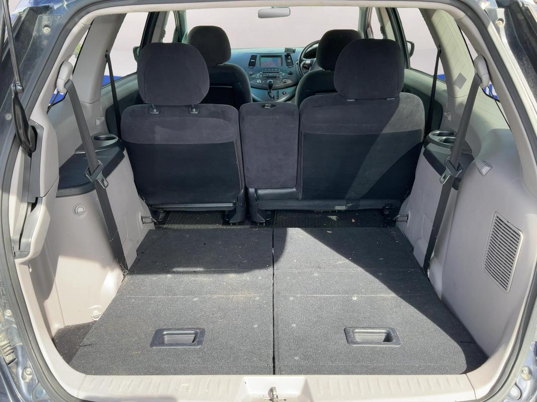 Photo '12' of Mitsubishi Grandis