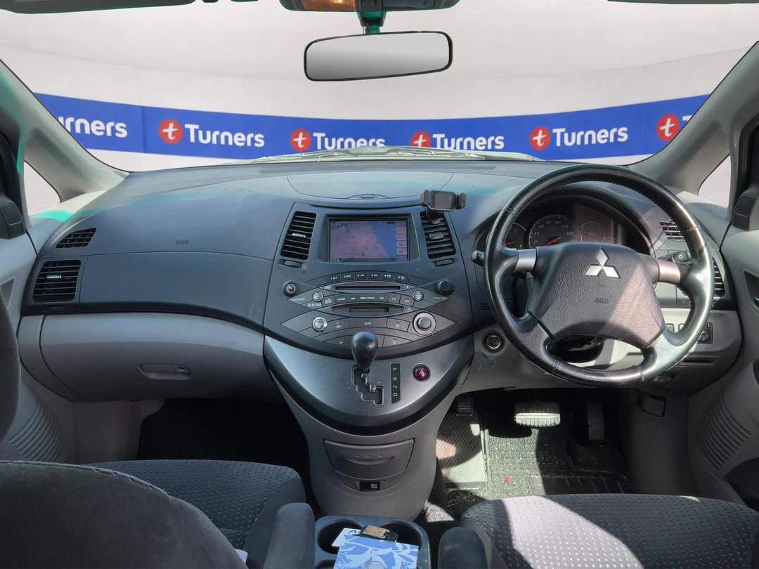 Photo '15' of Mitsubishi Grandis