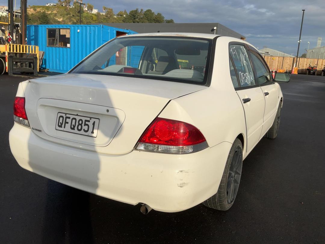 Photo '8' of Mitsubishi Lancer Photo '8' of Mitsubishi Lancer