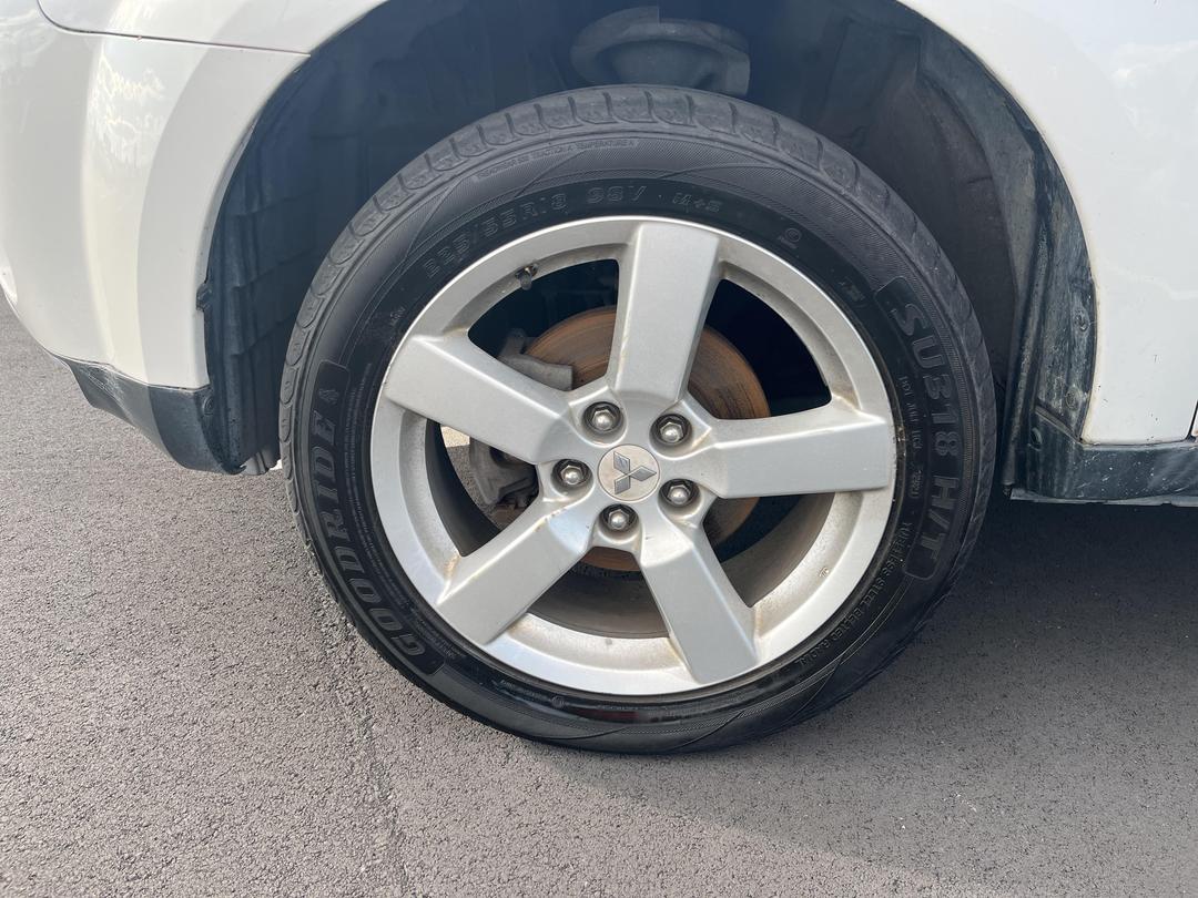 Photo '5' of Mitsubishi Outlander 2400