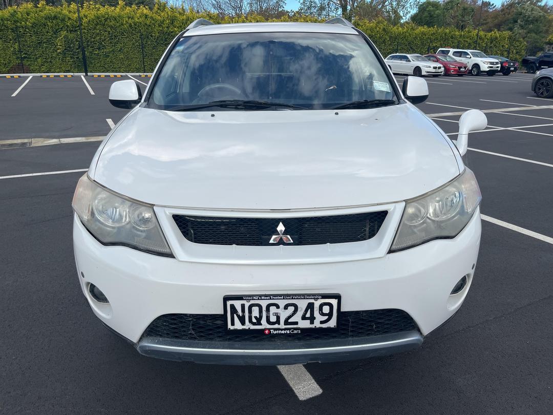 Photo '3' of Mitsubishi Outlander 2400