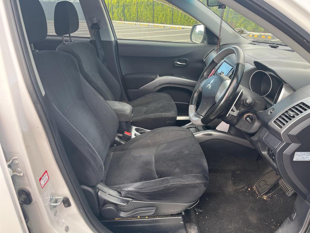 Photo '14' of Mitsubishi Outlander 2400