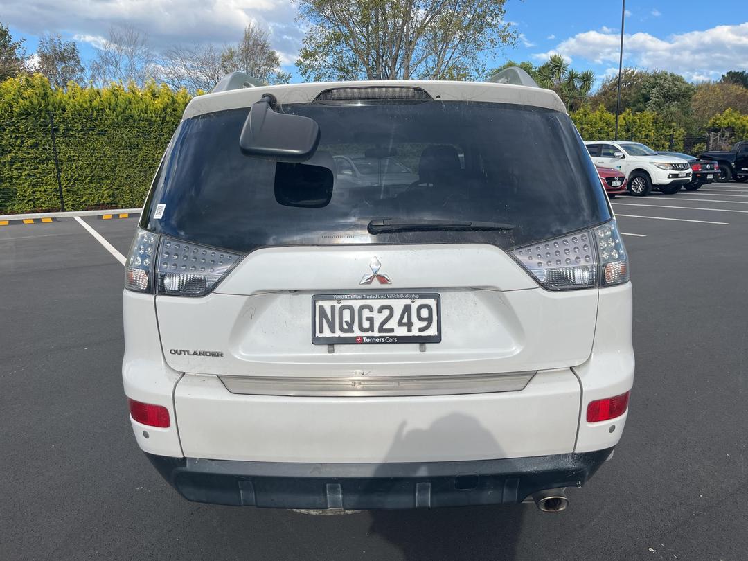 Photo '9' of Mitsubishi Outlander 2400