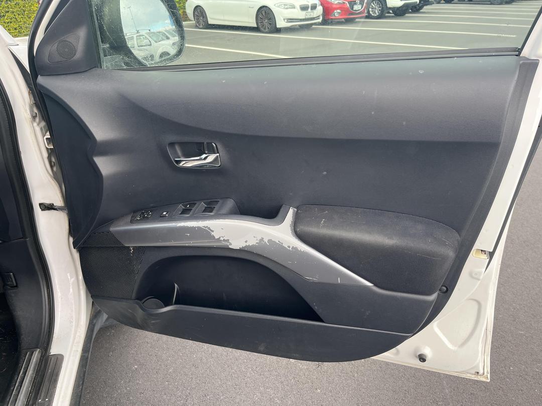 Photo '13' of Mitsubishi Outlander 2400