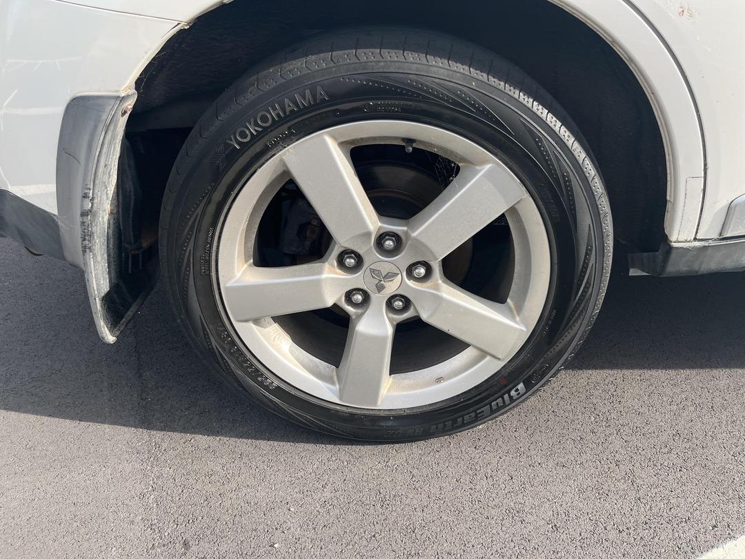 Photo '8' of Mitsubishi Outlander 2400