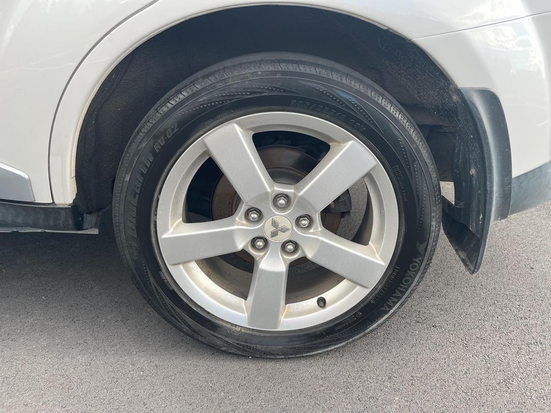 Photo '11' of Mitsubishi Outlander 2400