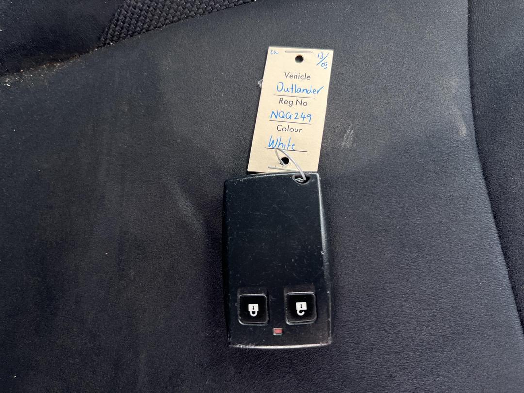 Photo '15' of Mitsubishi Outlander 2400