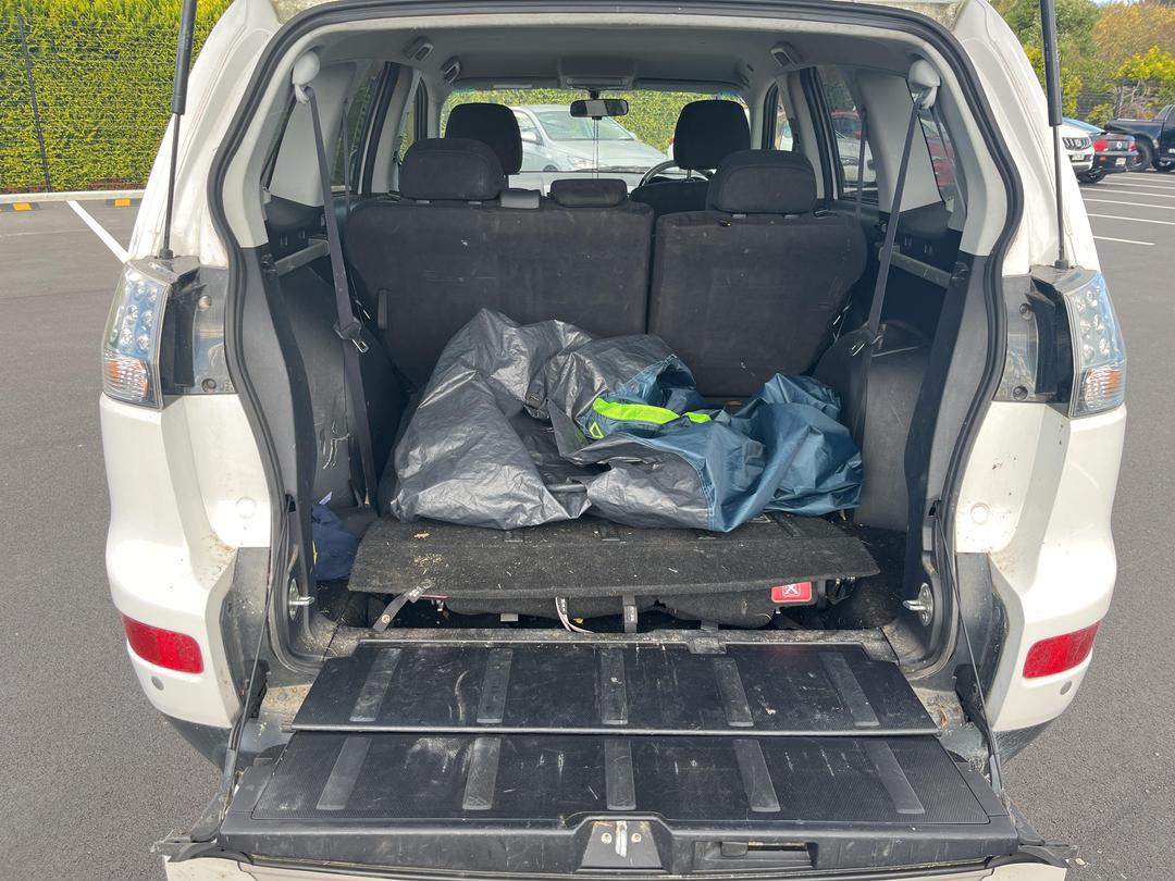 Photo '12' of Mitsubishi Outlander 2400