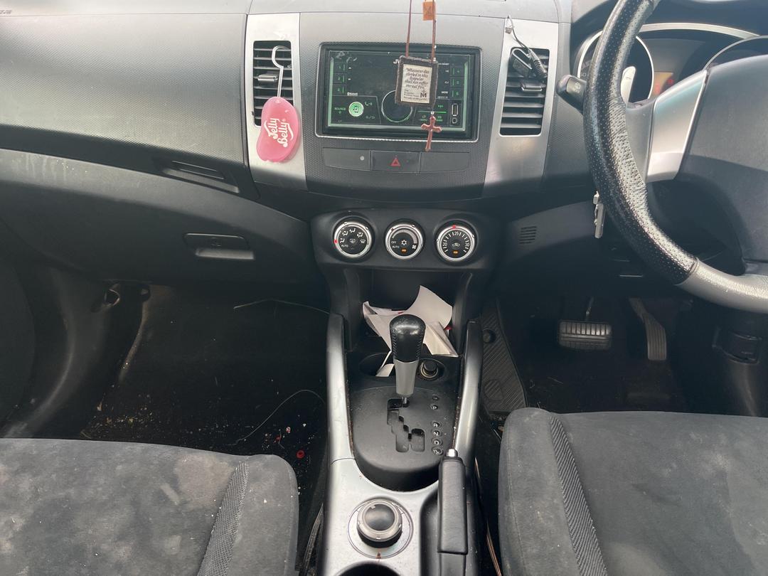 Photo '20' of Mitsubishi Outlander 2400