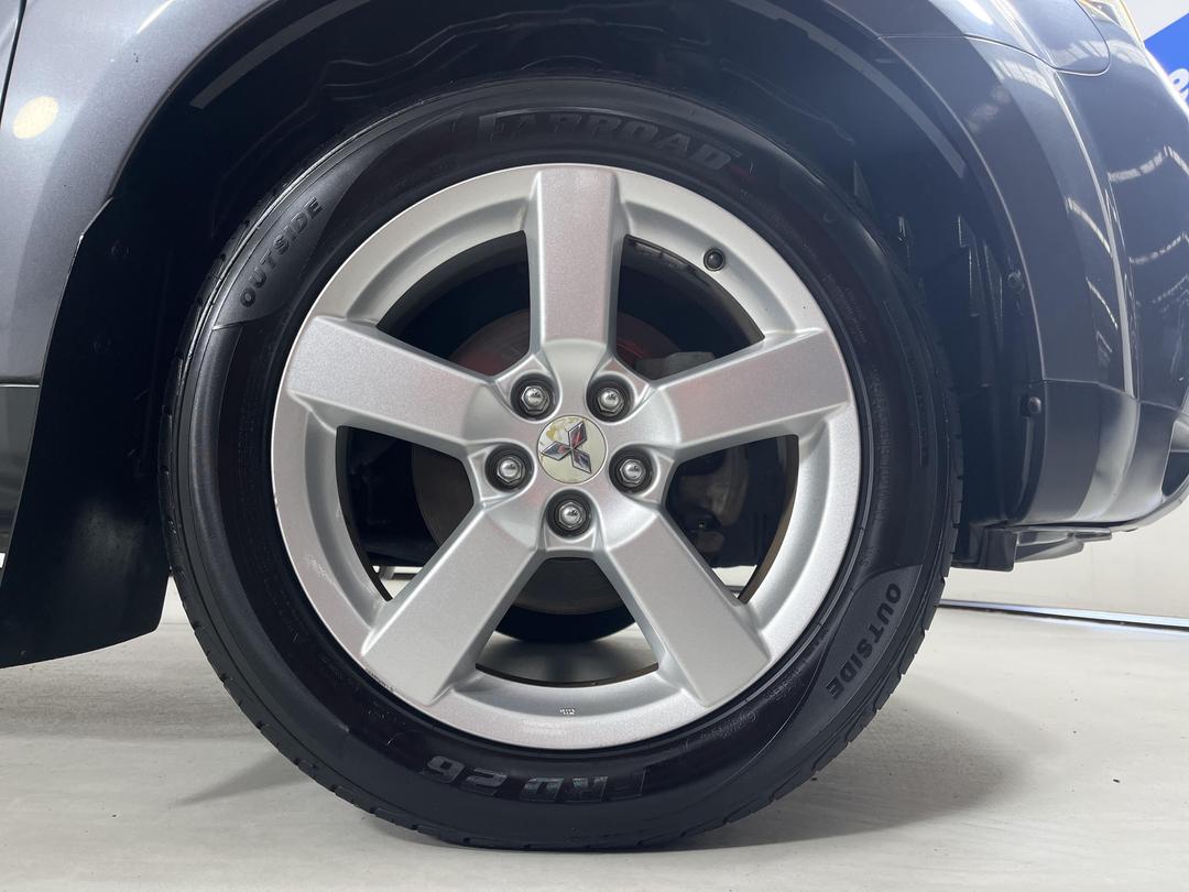 Photo '9' of Mitsubishi Outlander