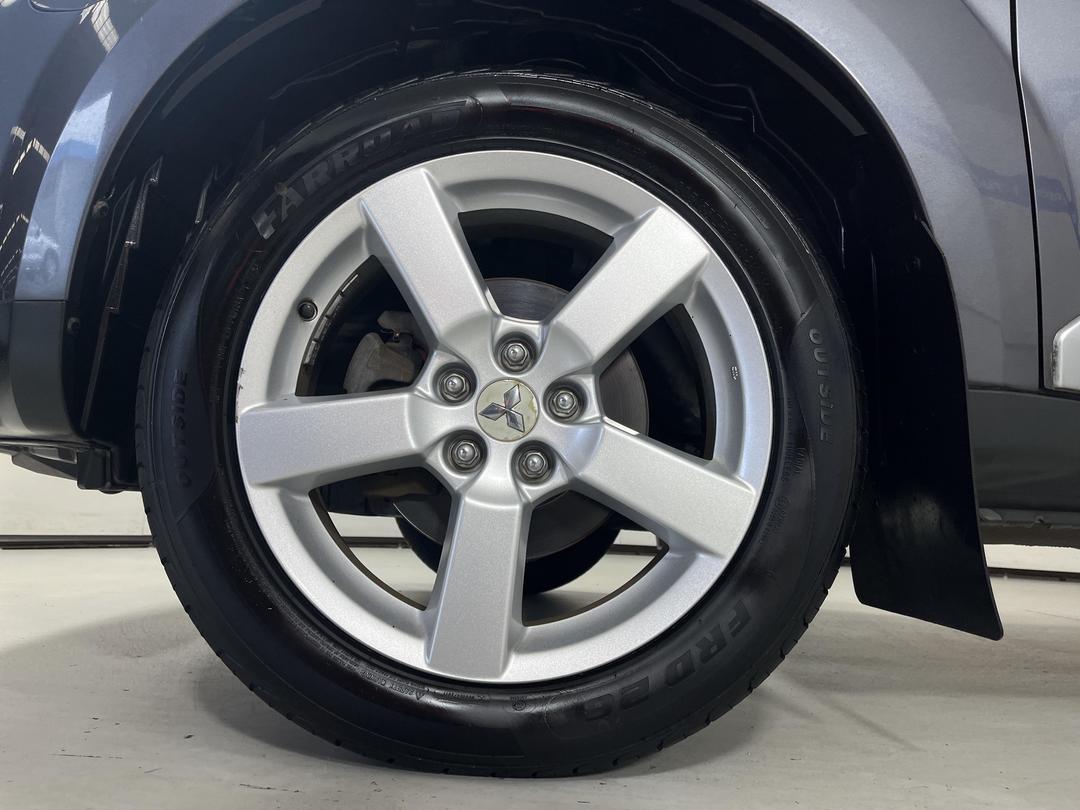 Photo '10' of Mitsubishi Outlander