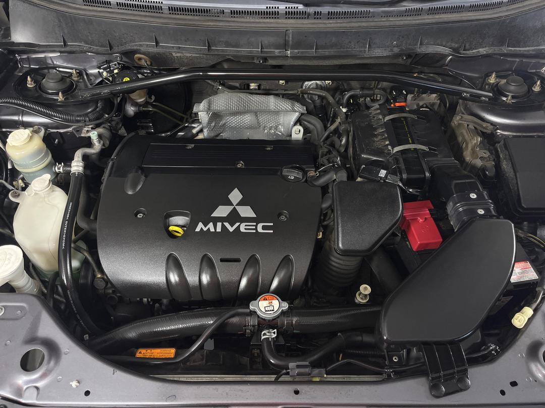 Photo '13' of Mitsubishi Outlander