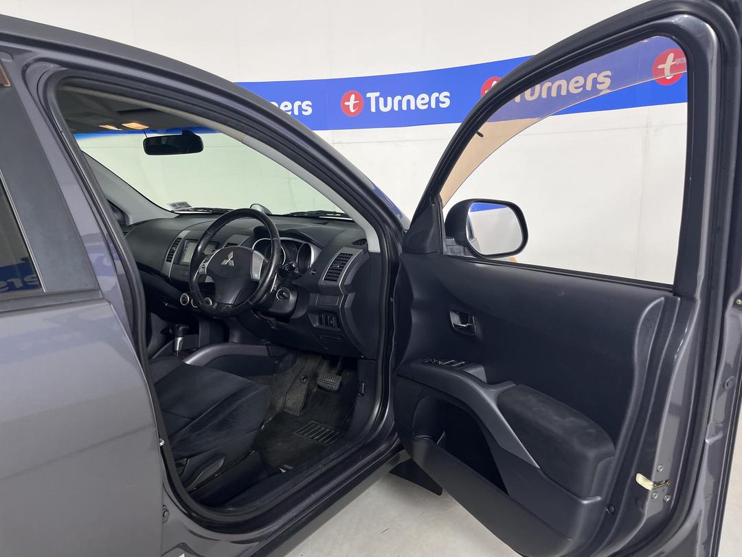 Photo '15' of Mitsubishi Outlander