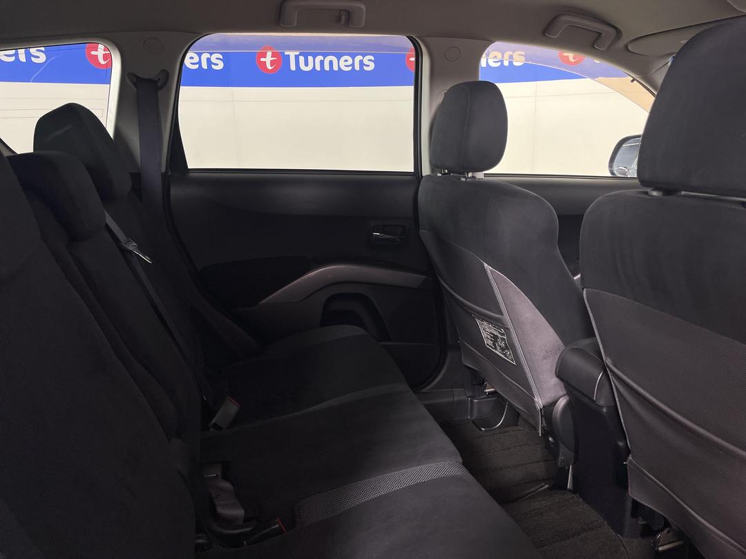 Photo '20' of Mitsubishi Outlander