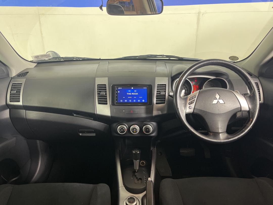 Photo '17' of Mitsubishi Outlander