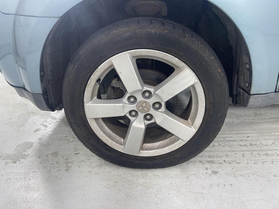 Photo '10' of Mitsubishi Outlander