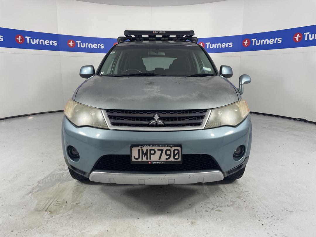 Photo '2' of Mitsubishi Outlander