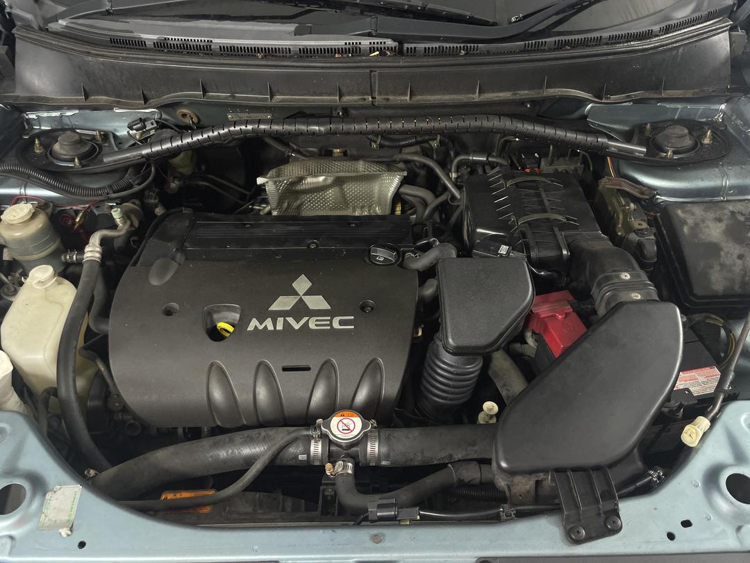 Photo '13' of Mitsubishi Outlander