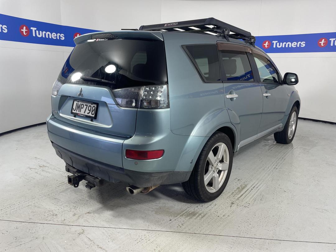 Photo '7' of Mitsubishi Outlander