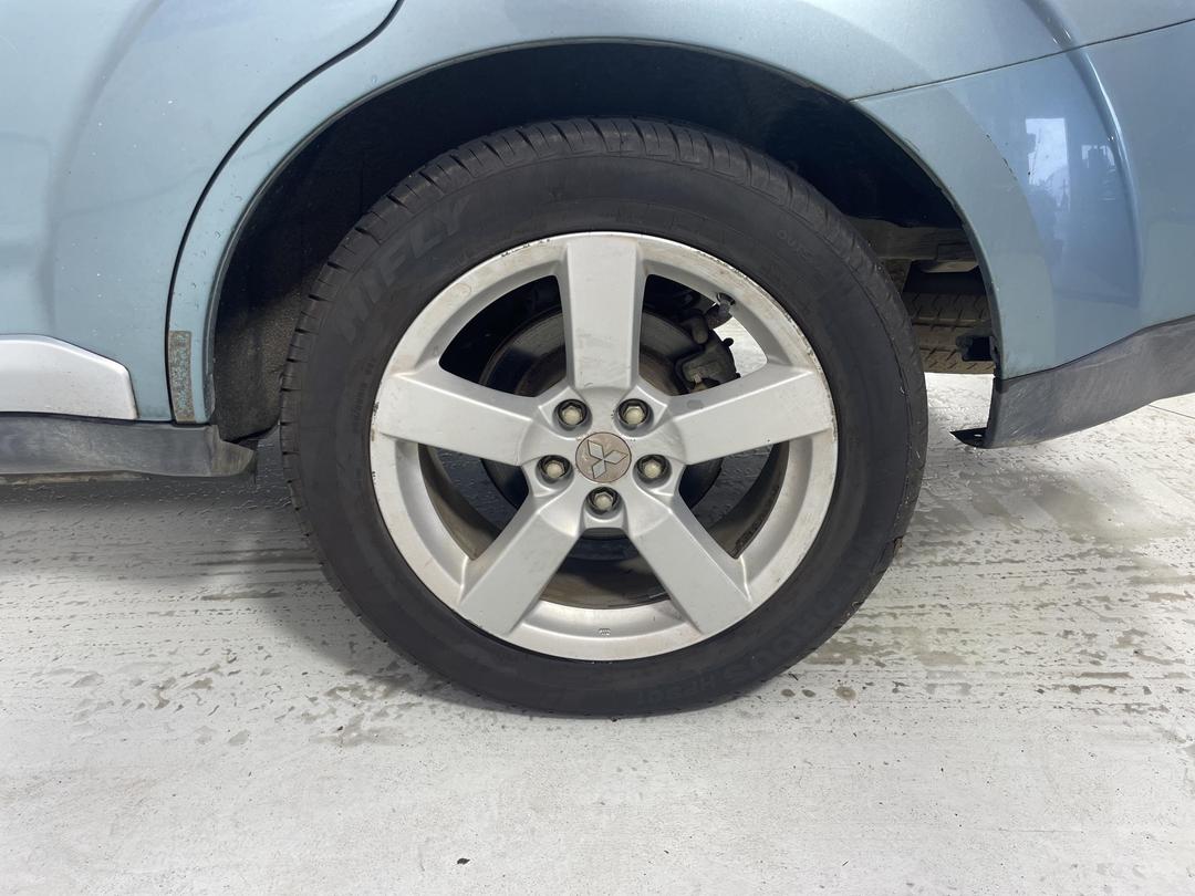 Photo '11' of Mitsubishi Outlander