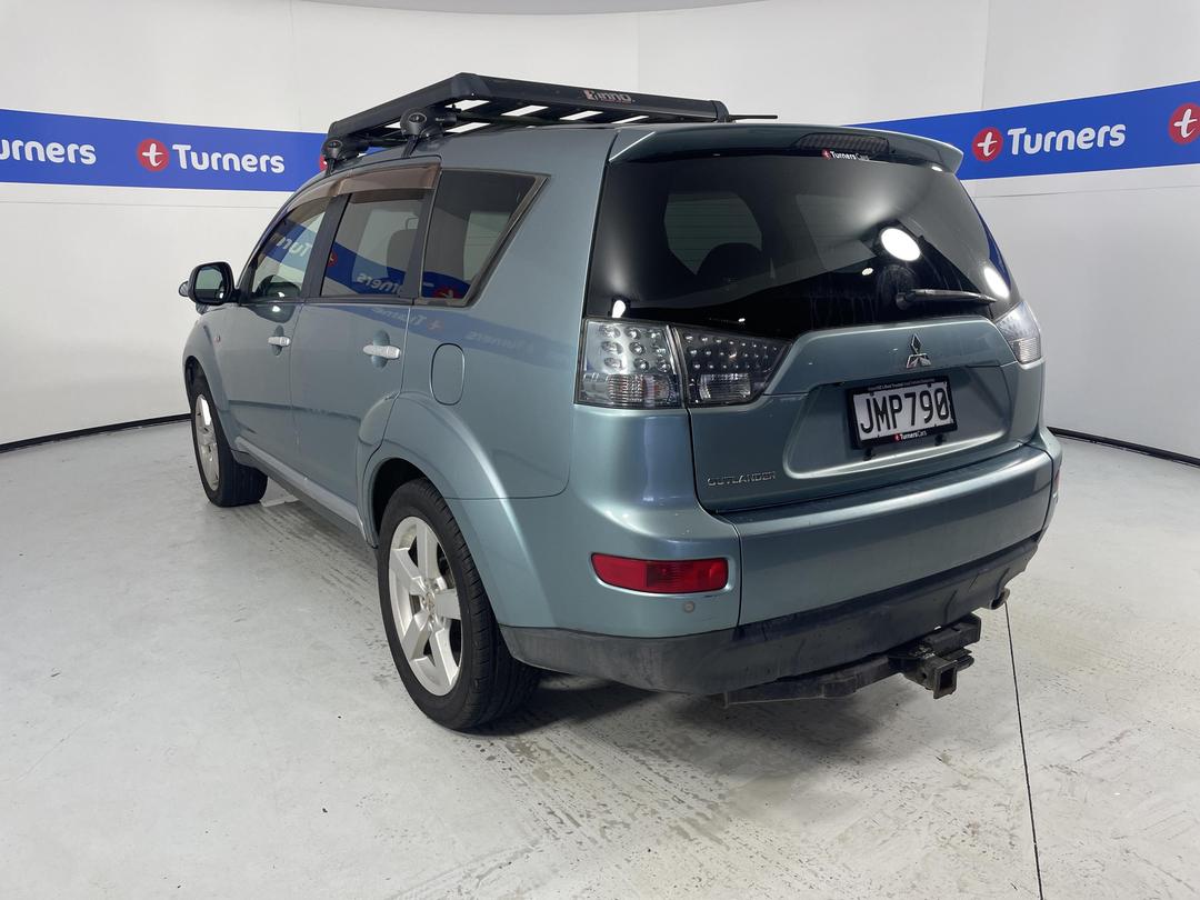 Photo '5' of Mitsubishi Outlander