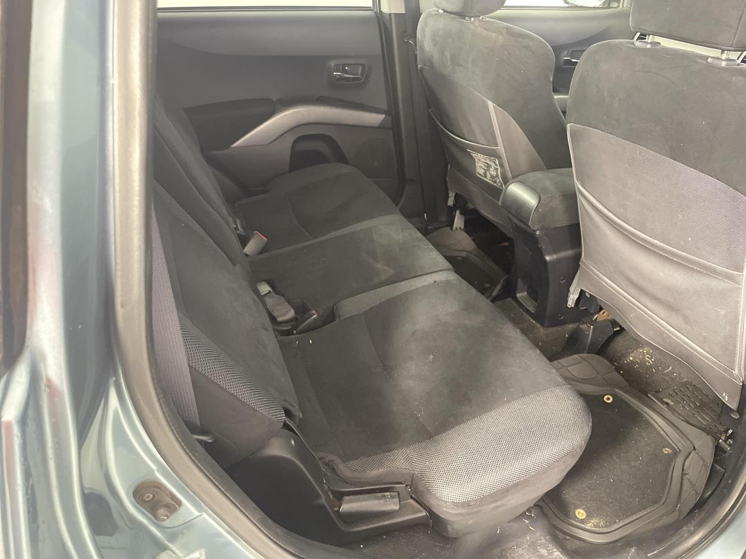 Photo '20' of Mitsubishi Outlander