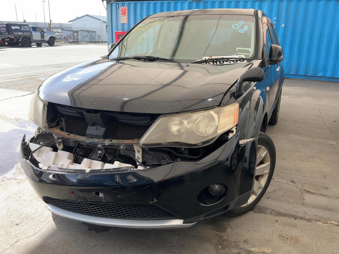 Photo '2' of Mitsubishi Outlander