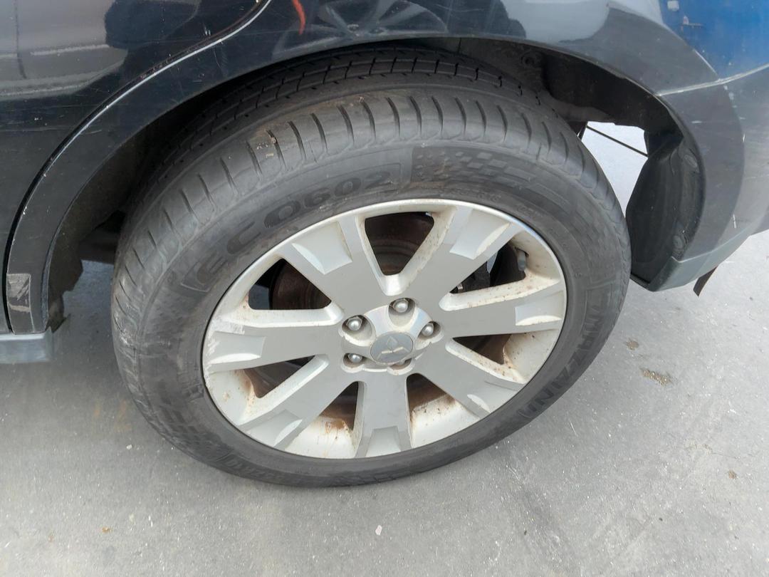 Photo '6' of Mitsubishi Outlander