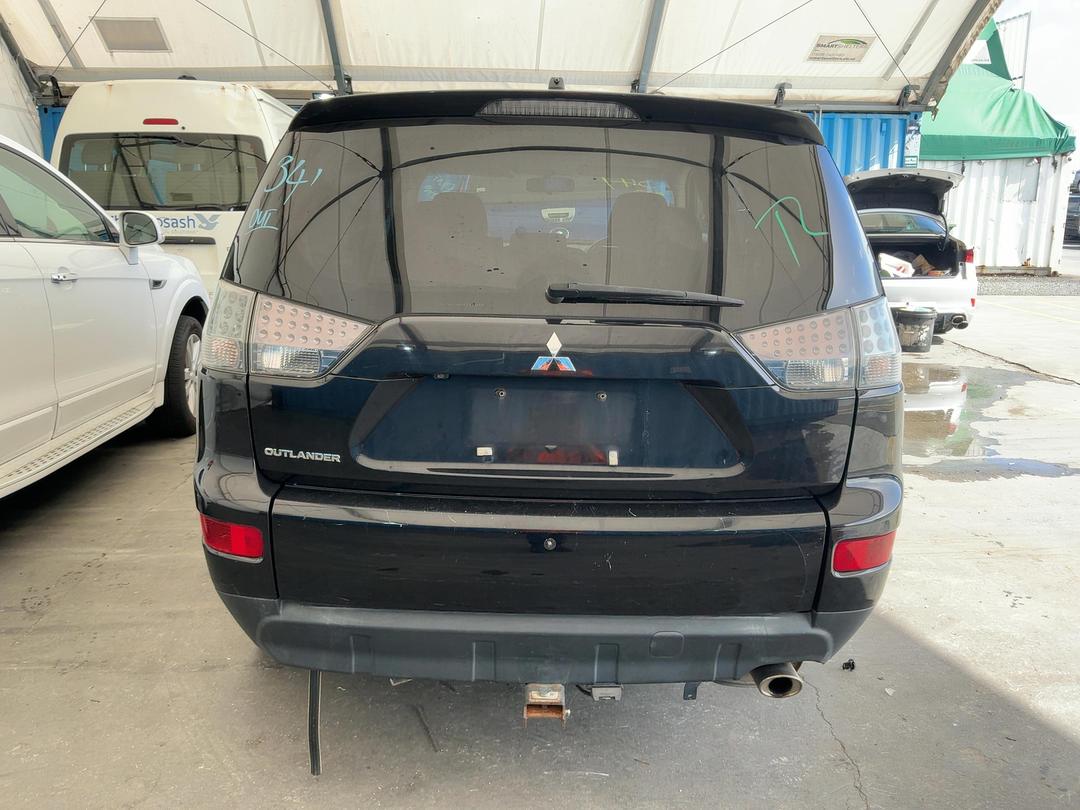 Photo '8' of Mitsubishi Outlander