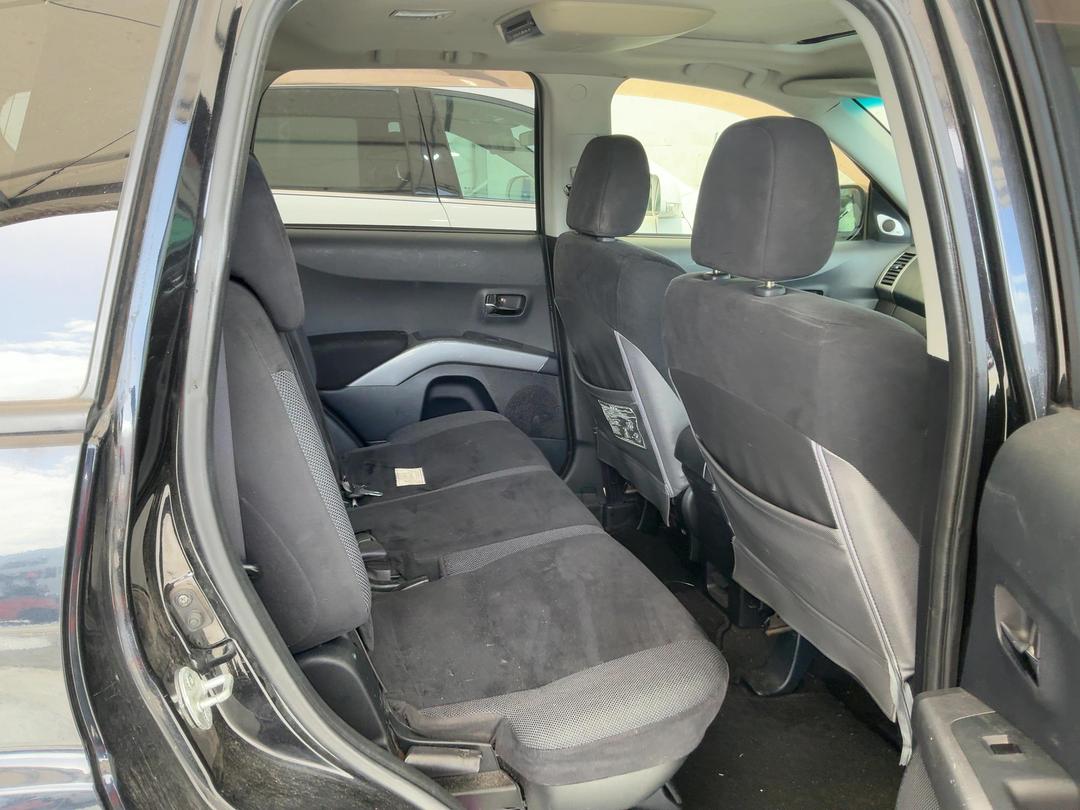 Photo '12' of Mitsubishi Outlander