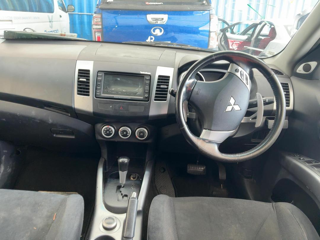 Photo '13' of Mitsubishi Outlander