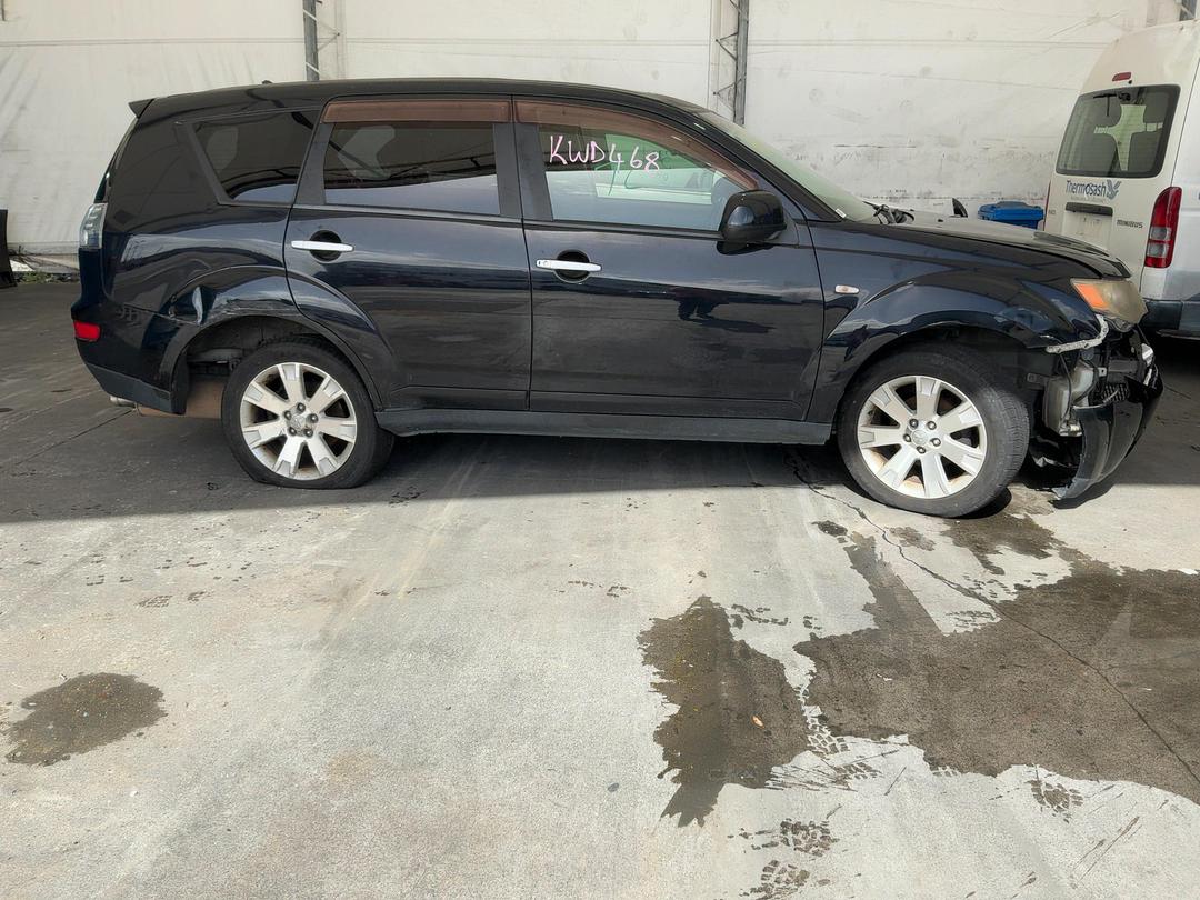 Photo '18' of Mitsubishi Outlander