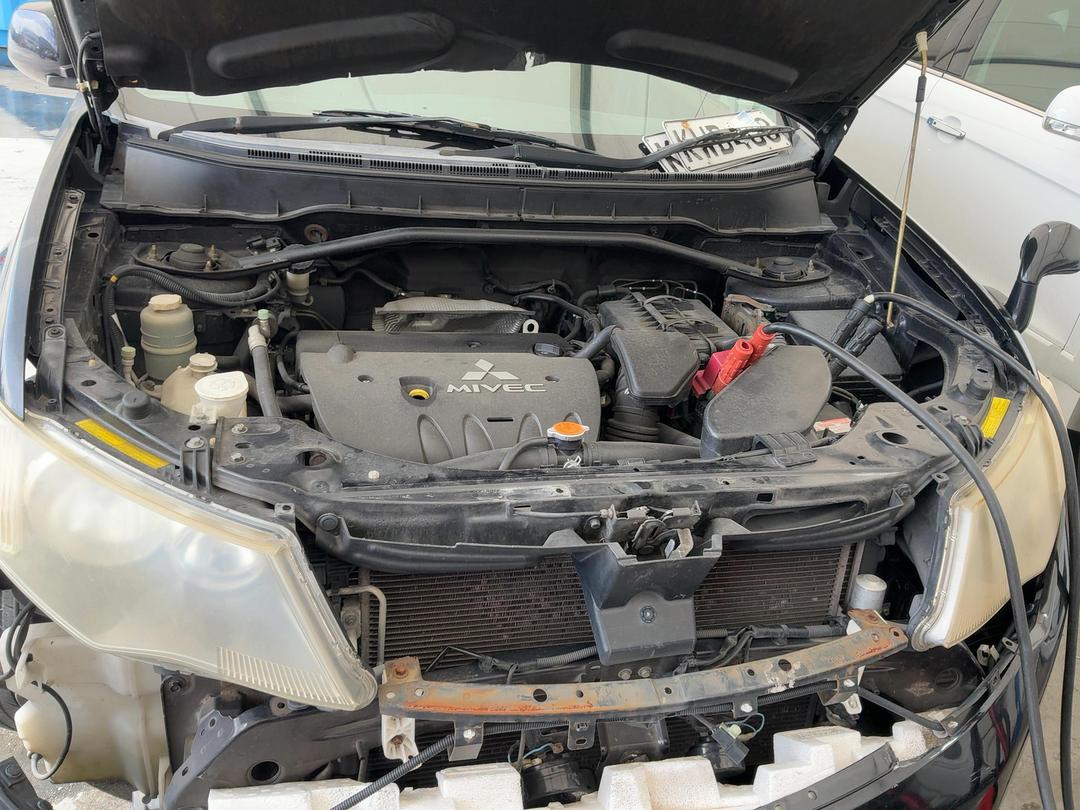 Photo '24' of Mitsubishi Outlander